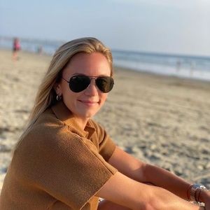 Meet your Posher, Laura